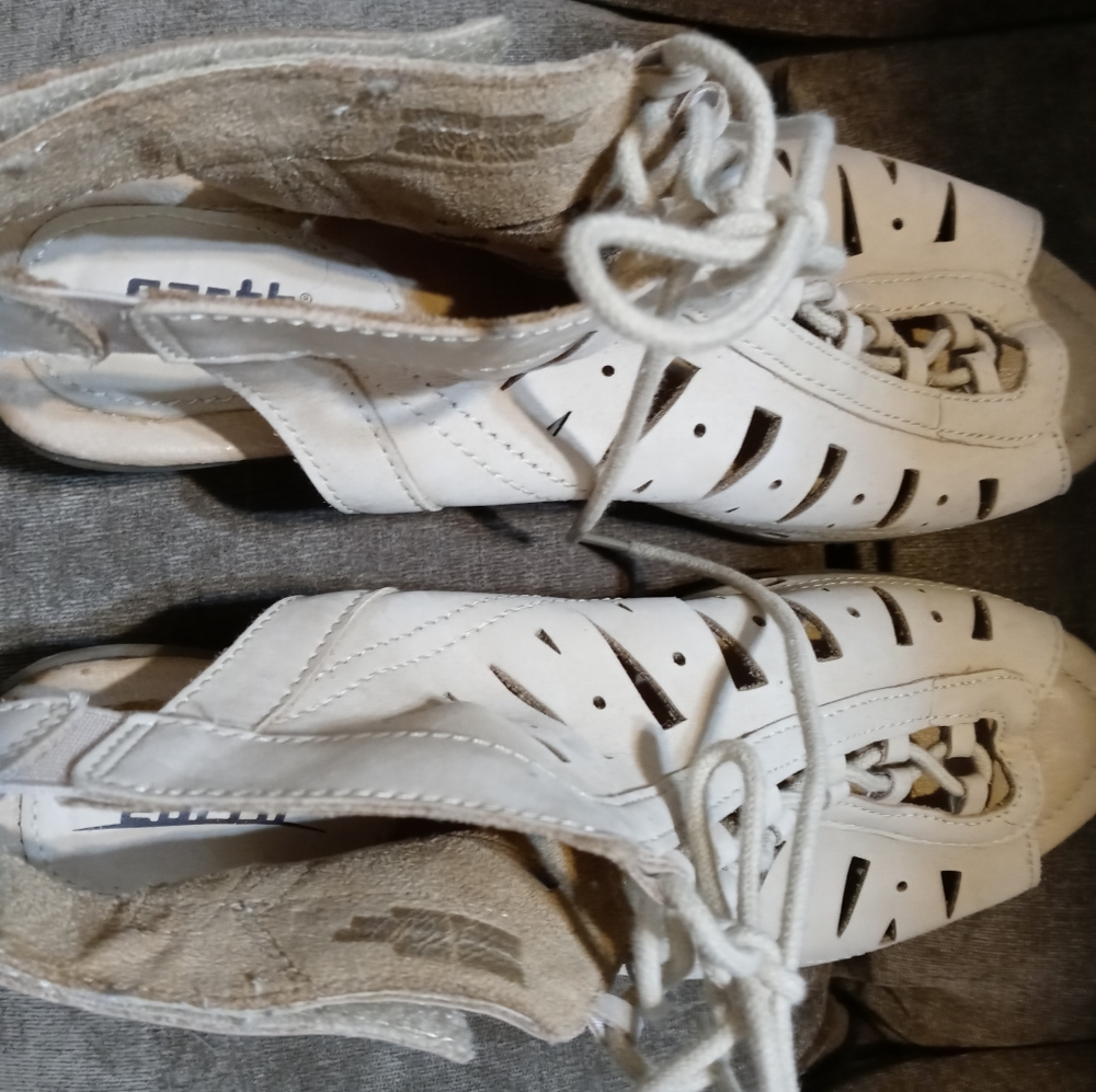 Earth Leather Sandals 9.5 wide width